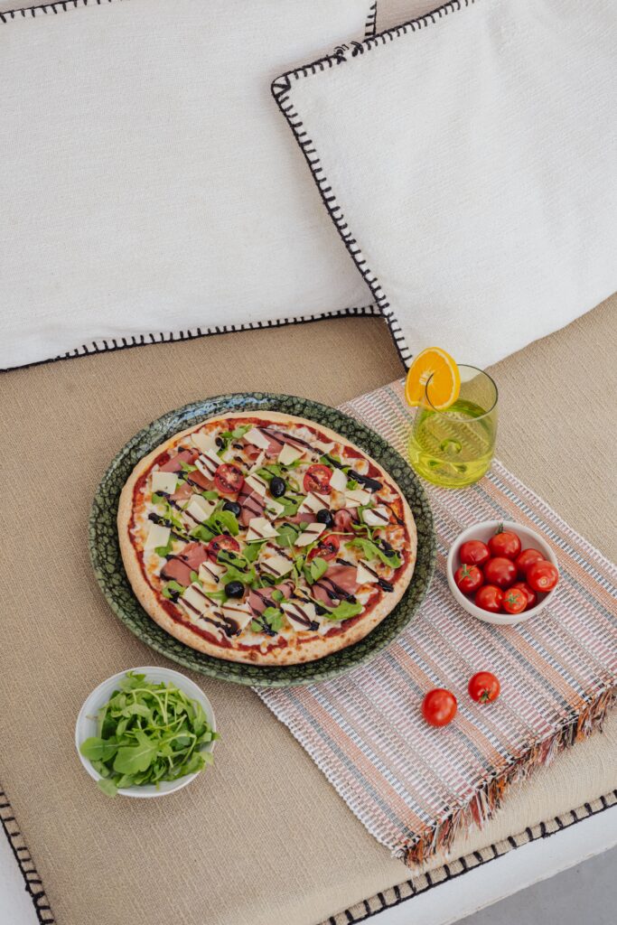 La pizza base tomate