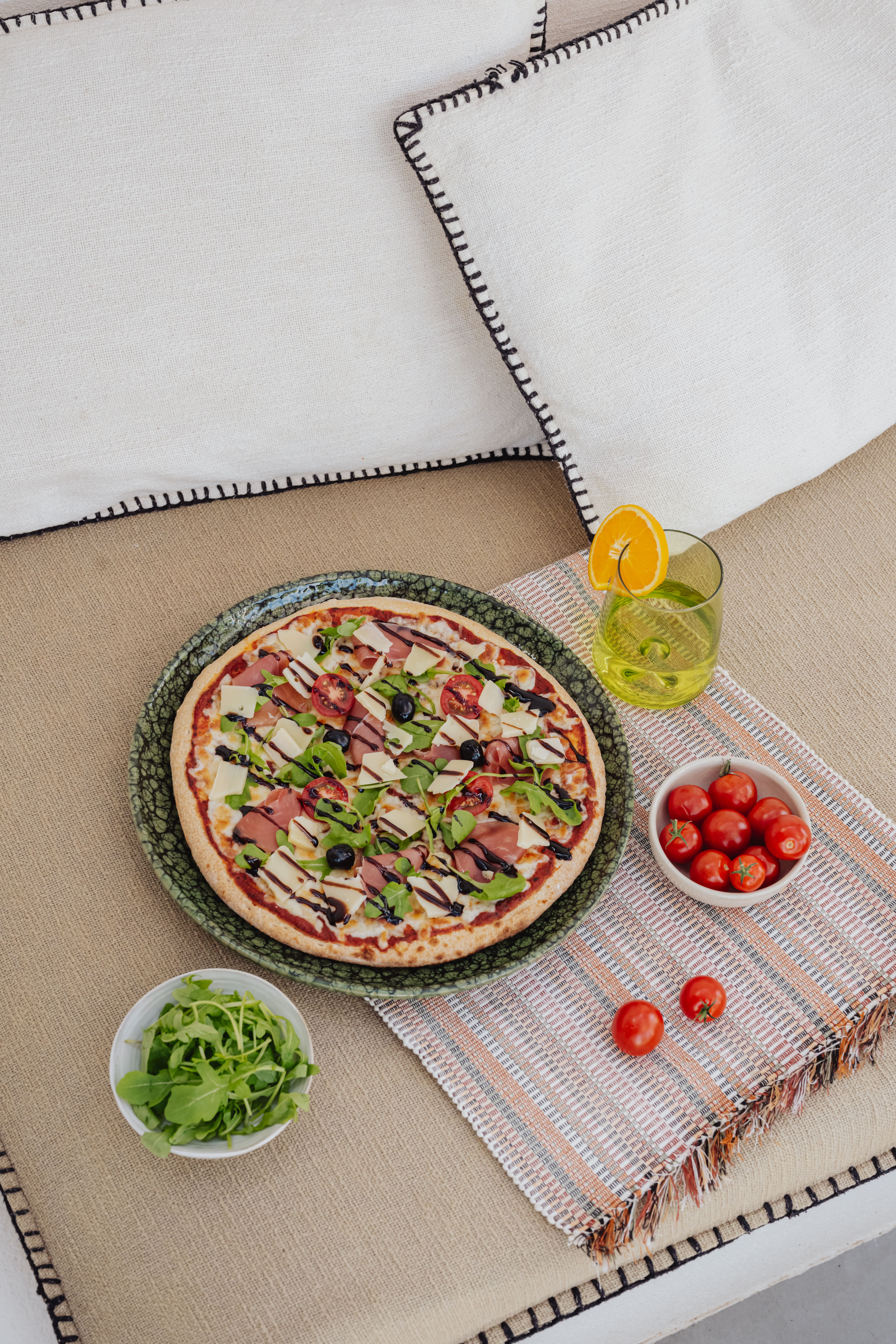 La pizza base tomate