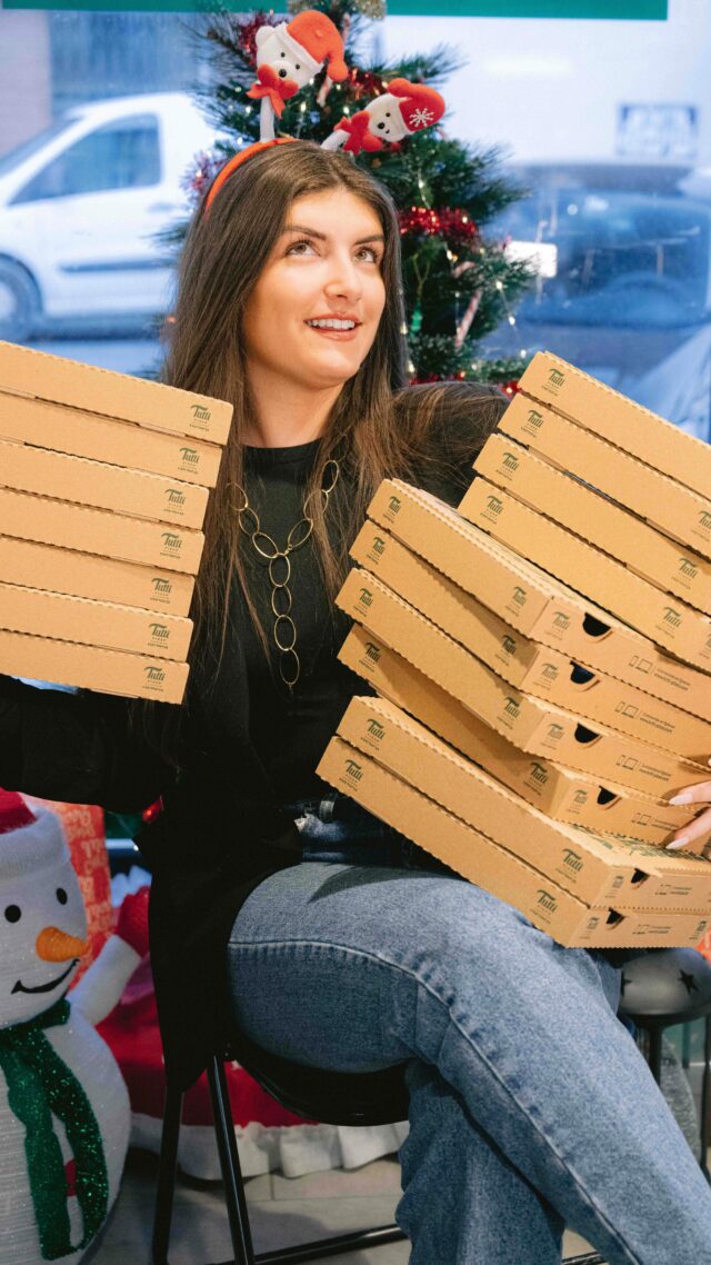 Bon si on est honnêtes… cette année, sur la liste de Noël, pas besoin de grand-chose. 🎄

Juste des pizzas chaudes et des soirées qui se passent toujours un peu mieux que prévu. 😌

Et on a été sages, non ? 🎁✨

#tuttipizza #tuttilovers #pizzalovers #pizzatime #pizzagram