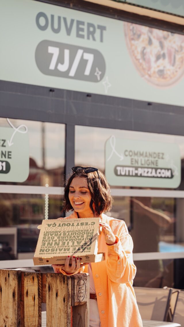 Et si on arrêtait de mentir : on a tous une partie de nous qui aime bien l’hiver, grosses chaussettes, sous le plaid, pizza à la main, devant une série ou un film 🤭

#tuttipizza #tuttilovers #pizzalovers #pizzatime #pizzagram #italianfood #pizzafoodie #sudouestfrance #pizzarecipe #foodstagram #pizzaholic #pizzafood #pizzarecipe #fyp #foryou #trend