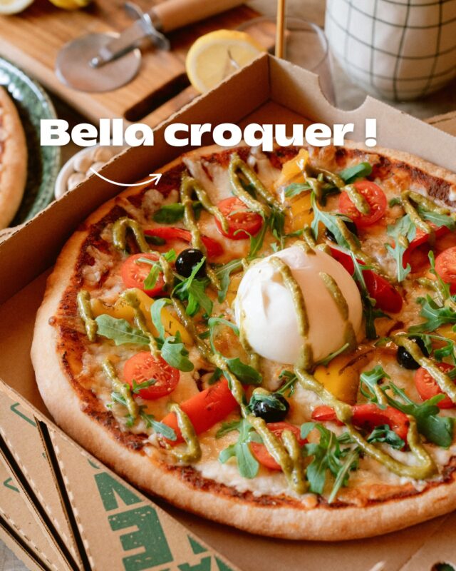 Aussi belle à l’extérieur qu’à l’intérieur, elle porte bien son nom ❤️

Sauce tomate, mozzarella, tomates cerises, poivrons marinés, olives… et à la sortie du four, la roquette, la burrata et le pesto qui viennent faire chavirer les coeurs.

La Bella, c’est trop facile d’en tomber amoureux, surtout cet été ! 😉

#tuttipizza #tuttilovers #pizzalovers #pizzatime #pizzagram #foodstagram #pizzafood #fyp #foryou #trend