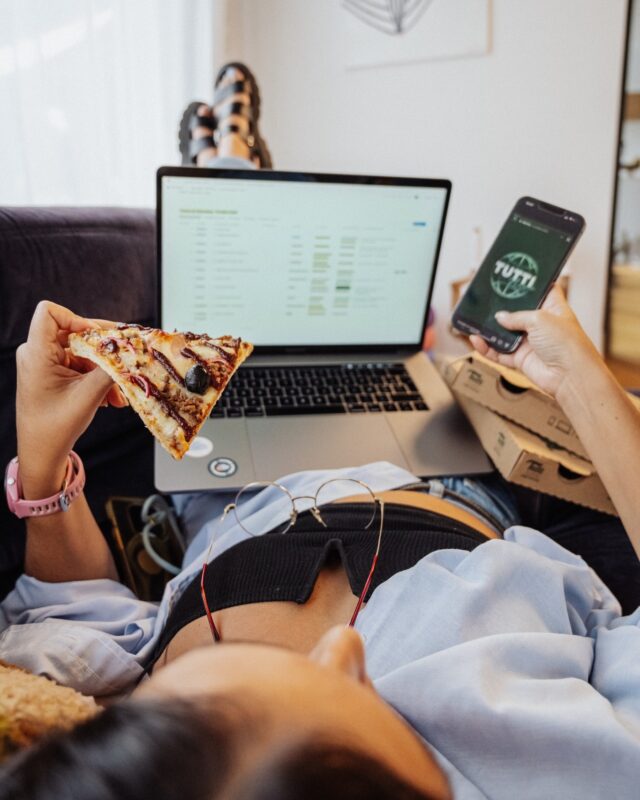 On est en septembre, pour la plupart, les vacances sont finies… Mais le coeur lui est toujours à la plage. 🥲

Alors pour se réconforter et reprendre en douceur : on s’installe confortablement, on ouvre l’ordi, et on savoure sa Tutti ! 🍕

#tuttipizza #tuttilovers #pizzalovers #pizzatime #pizzagram #italianfood #pizzafoodie #sudouestfrance #pizzarecipe #foodstagram #pizzaholic #pizzafood #pizzarecipe