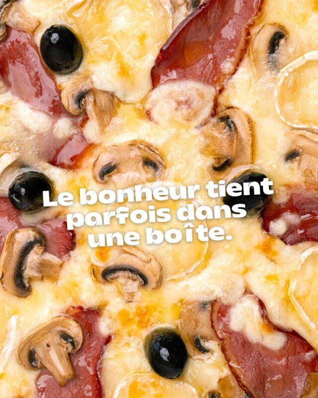 POV : tu ouvres la boîte, la chaleur et l’odeur te sautent dessus. 💛

Le fromage chaud, la garniture qui brille, la pâte qui est juste comme il faut. 

Le vrai bonheur ? Il réside dans les choses simples ! 🍕

#pizzalovers #foodlovers #trend #pizza #tuttipizza