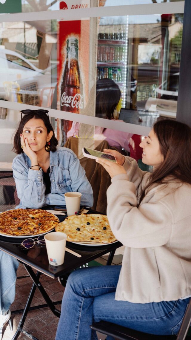 On le sait : elle veut la photo parfaite et toi, tu veux juste savourer… 🍕

Tag la copine qui fait ça à CHAQUE FOIS👇

#tuttipizza #tuttilovers #pizzalovers #pizzatime #pizzagram #foodstagram #pizzafood #fyp #foryou #trend