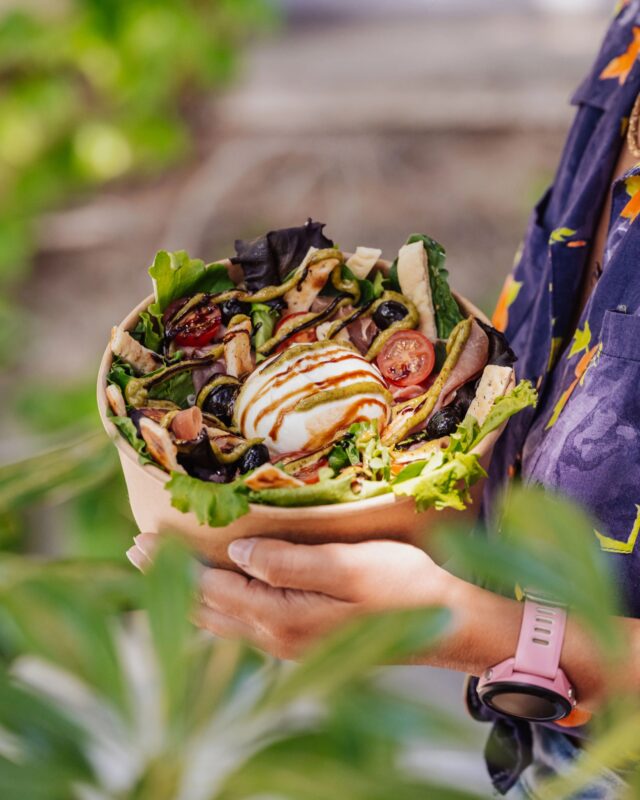 Qui a dit que les salades c’était boring ? 🥗

Chez Tutti, elles sont bien garnies, bien fraîches et surtout… bien trop bonnes pour faire juste “option healthy”. 

Rien à envier aux pizzas finalement ! 😉

#tuttipizza #tuttilovers #pizzalovers #pizzatime #pizzagram #italianfood #pizzafoodie #sudouestfrance #pizzarecipe #foodstagram #pizzaholic #pizzafood #pizzarecipe