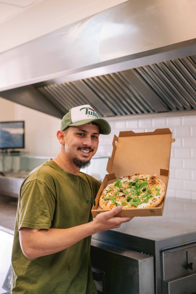 Tuto : reproduire la Saumoneta chez toi 🍕

Étape 1 : regarde cette vidéo.

Étape 2 : rends-toi compte qu’un peu la flemme de cuisiner quand même. (en plus c’est l’été)

Étape 3 : commande dans le lien en bio !

Simple, efficace, aucune vaisselle. 😏

#tuttipizza #tuttilovers #pizzalovers #pizzatime #pizzagram #foodstagram #pizzafood #fyp #foryou #trend