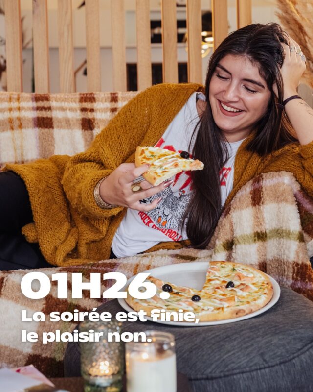 Les vrais savent : la pizza d’après soirée >>> toutes les autres. 🔥

On rentre, on enlève les chaussures, on rallume la lumière de la cuisine…

Et là, c’est le moment le plus sacré de la soirée !

#tuttipizza #tuttilovers #pizzalovers #pizzatime #pizzagram #italianfood #pizzafoodie #sudouestfrance #pizzarecipe #foodstagram #pizzaholic #pizzafood #pizzarecipe