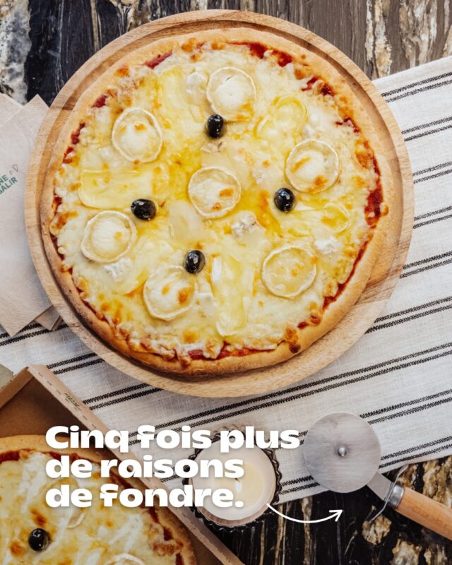 🧀 Le froid s'installe, alors pour y faire face, ce qu’il nous faut, c’est du réconfort, du chaud, du fondant ! 

Et la 5 formaggi, c’est 5 fois plus de raisons de fondre. 💛

Mozza, emmental, chèvre, gorgonzola, reblochon : une recette de pizza, mais aussi de bonheur !

#tuttipizza #tuttilovers #pizzalovers #pizzatime #pizzagram #italianfood #pizzafoodie #sudouestfrance #pizzarecipe #foodstagram #pizzaholic #pizzafood #pizzarecipe